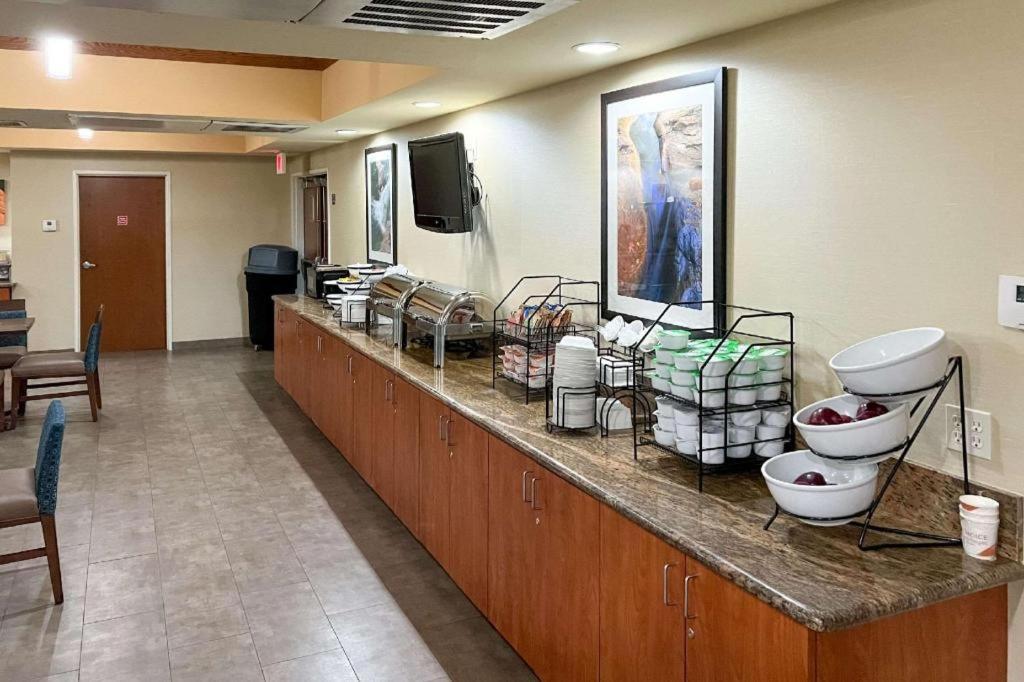 Comfort Inn And Suites Thatcher Bagian luar foto